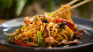 Deliciosa receita de Chow Mein de frango para uma refeição saborosa